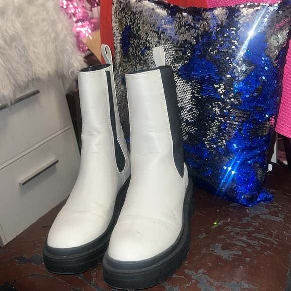 Chunky Leather Chelsea Style Boot - Picture 5 of 5